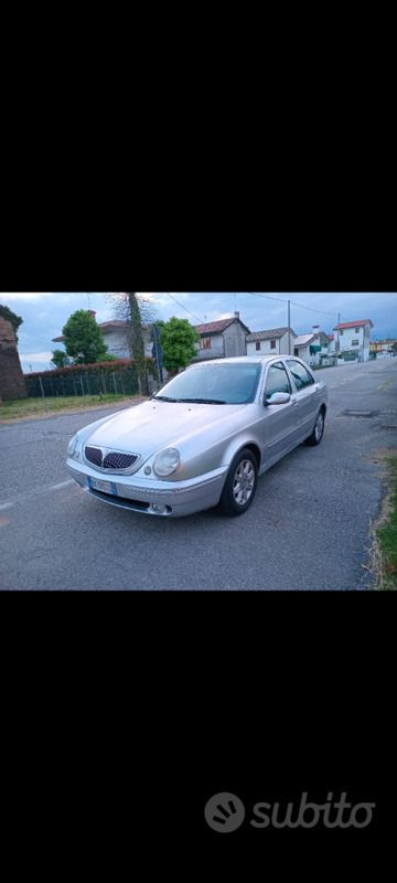 Usata Lancia Lybra 131 CV (96 kW) 2000 Grigio Berlina