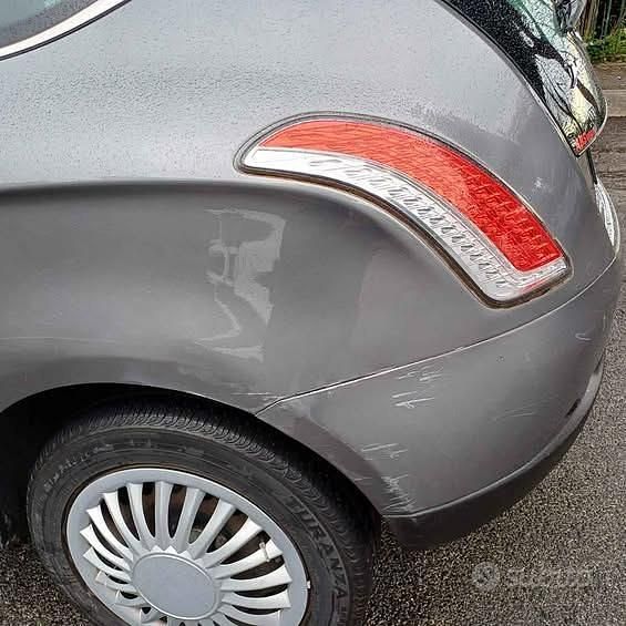 Usata Lancia Delta 120 CV (88 kW) 2010 Grigio Utilitaria