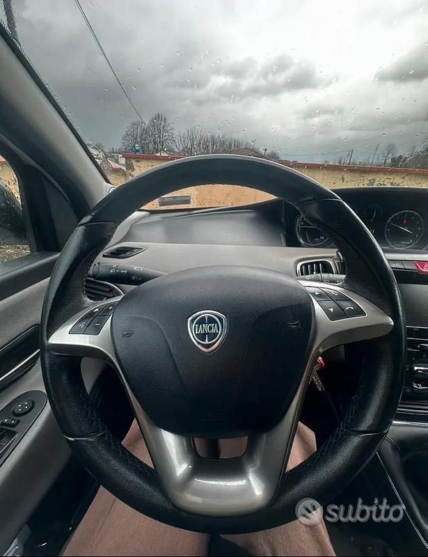 Usata Lancia Ypsilon 69 CV (50 kW) 2015 Bianco Utilitaria