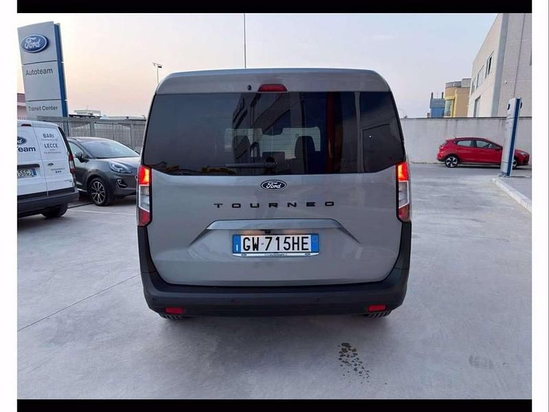Usata Ford Tourneo Courier Titanium 126 CV (92 kW) 2024 Solar silver Monovolume