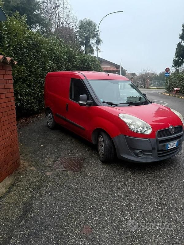 Usata Fiat Doblò 2011 Rosso Monovolume