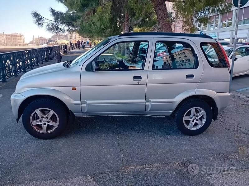 Usata Daihatsu Terios 86 CV (63 kW) 2003 Grigio SUV