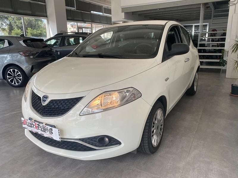 Usata Lancia Ypsilon S 95 CV (69 kW) 2016 Bianco Utilitaria