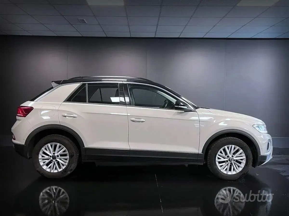 Usata VW T-Roc Life 110 CV (80 kW) 2022 Grigio SUV