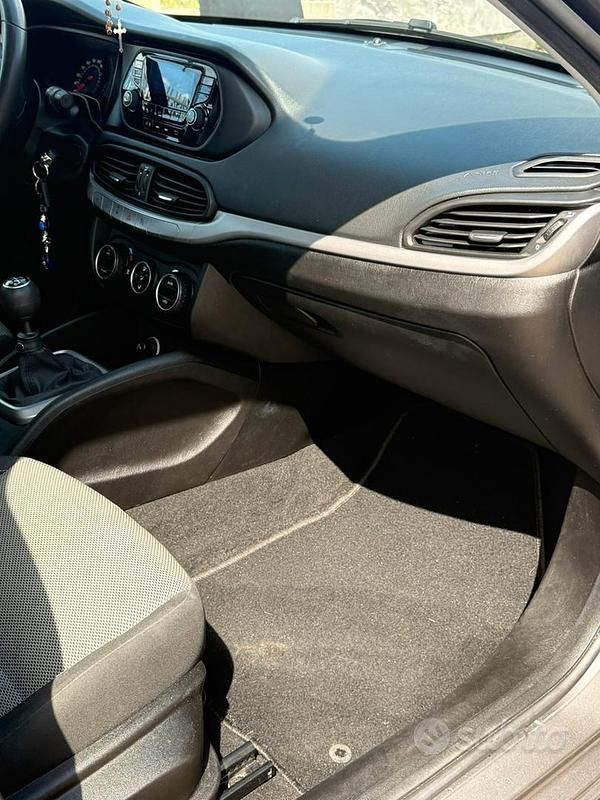 Usata Fiat Tipo 120 CV (88 kW) 2016 Grigio Berlina