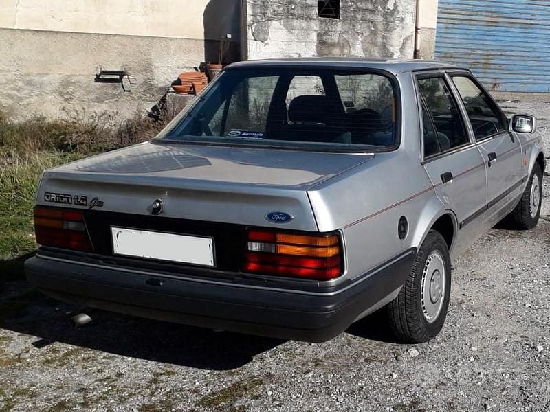 Usata Ford Orion Ghia 1988 Grigio Berlina