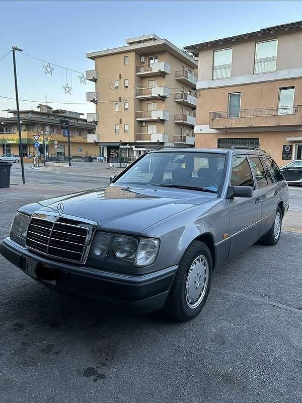 Usata Mercedes E200 122 CV (89 kW) 1989 Station wagon