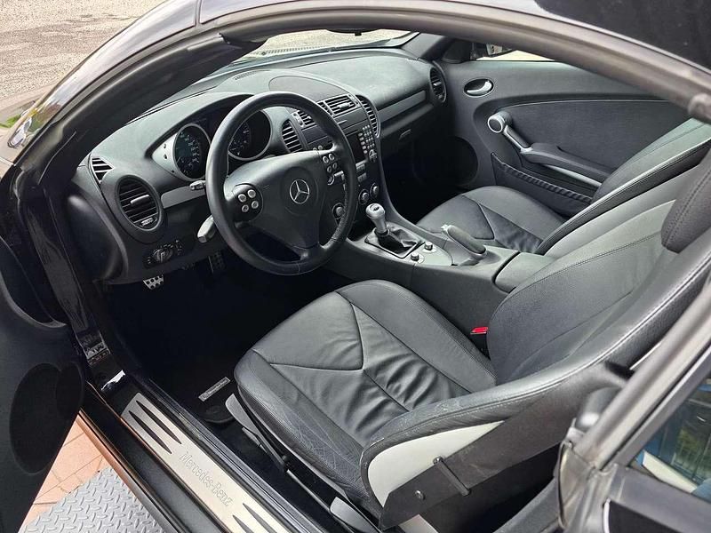 Usata Mercedes SLK200 163 CV (119 kW) 2005 Nero Cabrio
