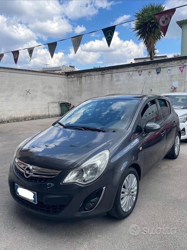 Usata Opel Corsa Cosmo 85 CV (62 kW) 2011 Grigio Utilitaria