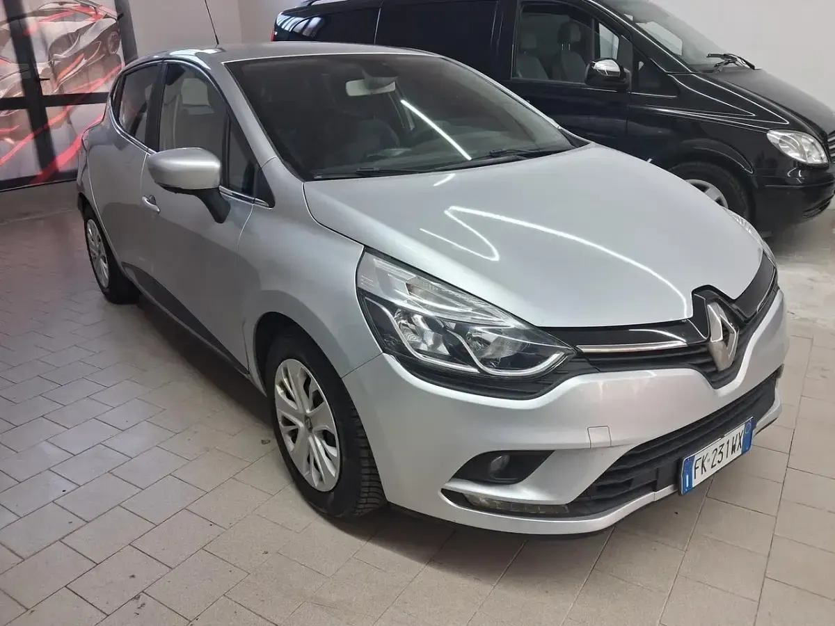 Usata Renault Clio IV Intens 90 CV (66 kW) 2017 Argento Berlina