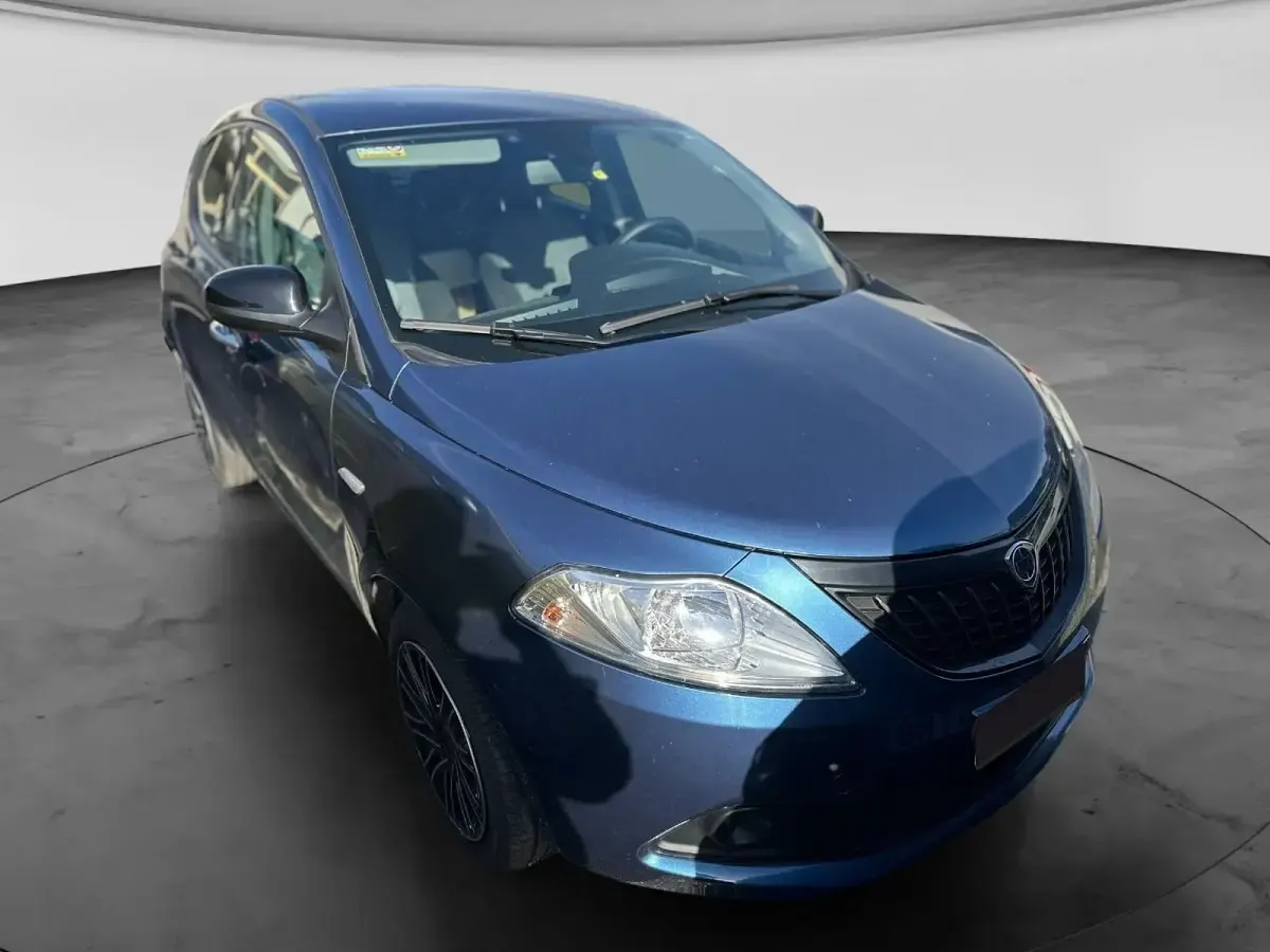 Usata Lancia Ypsilon Silver 70 CV (51 kW) 2023 Blu Utilitaria
