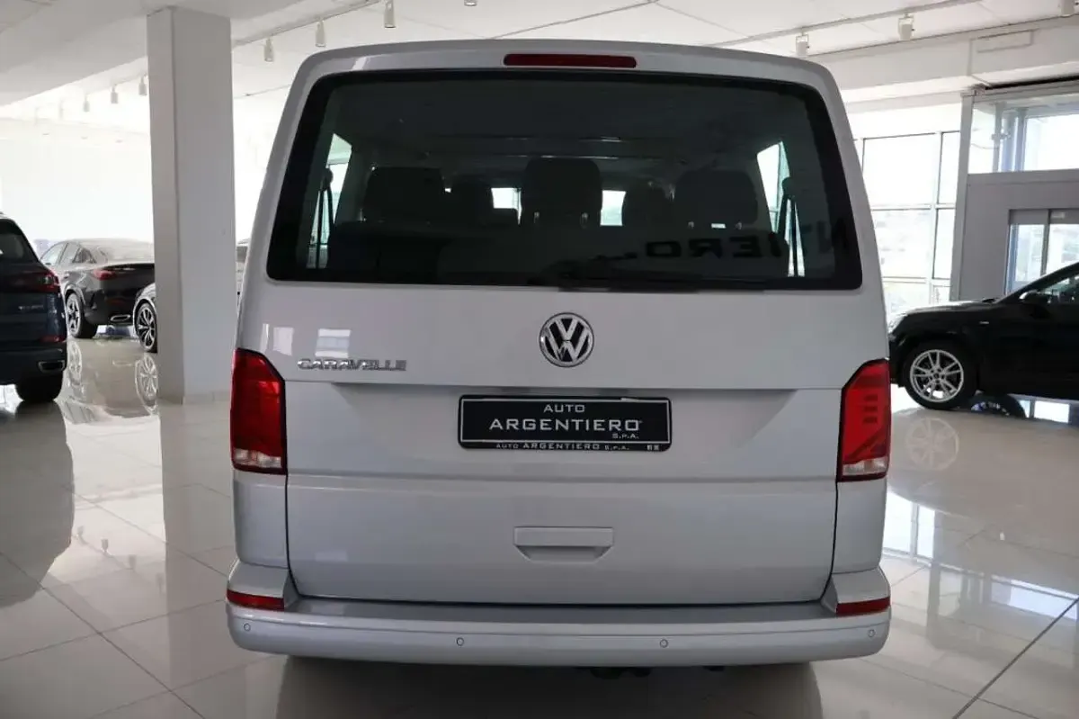 Usata VW Caravelle Comfortline 150 CV (110 kW) 2023 Argento Furgone