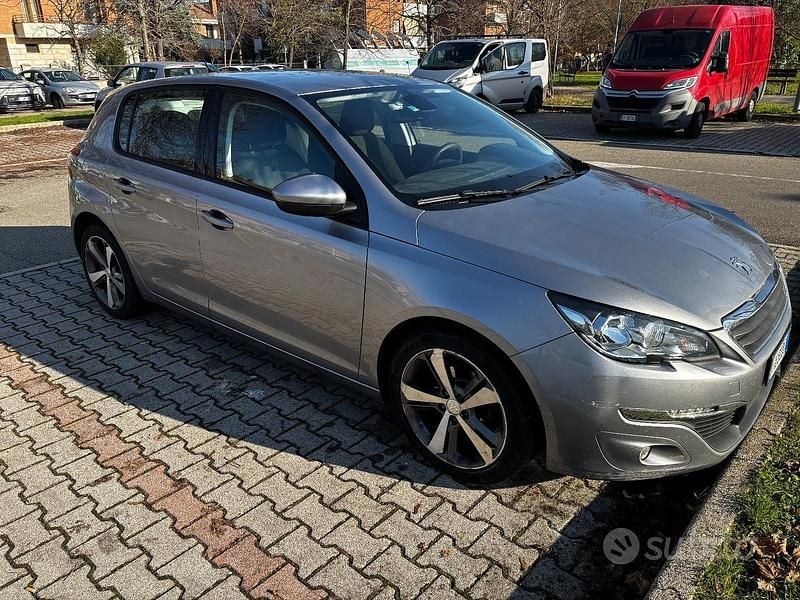 Grigio Usata 2015 Peugeot 308 Tre volumi | 5500 € (Super prezzo) - Immagine 1/4