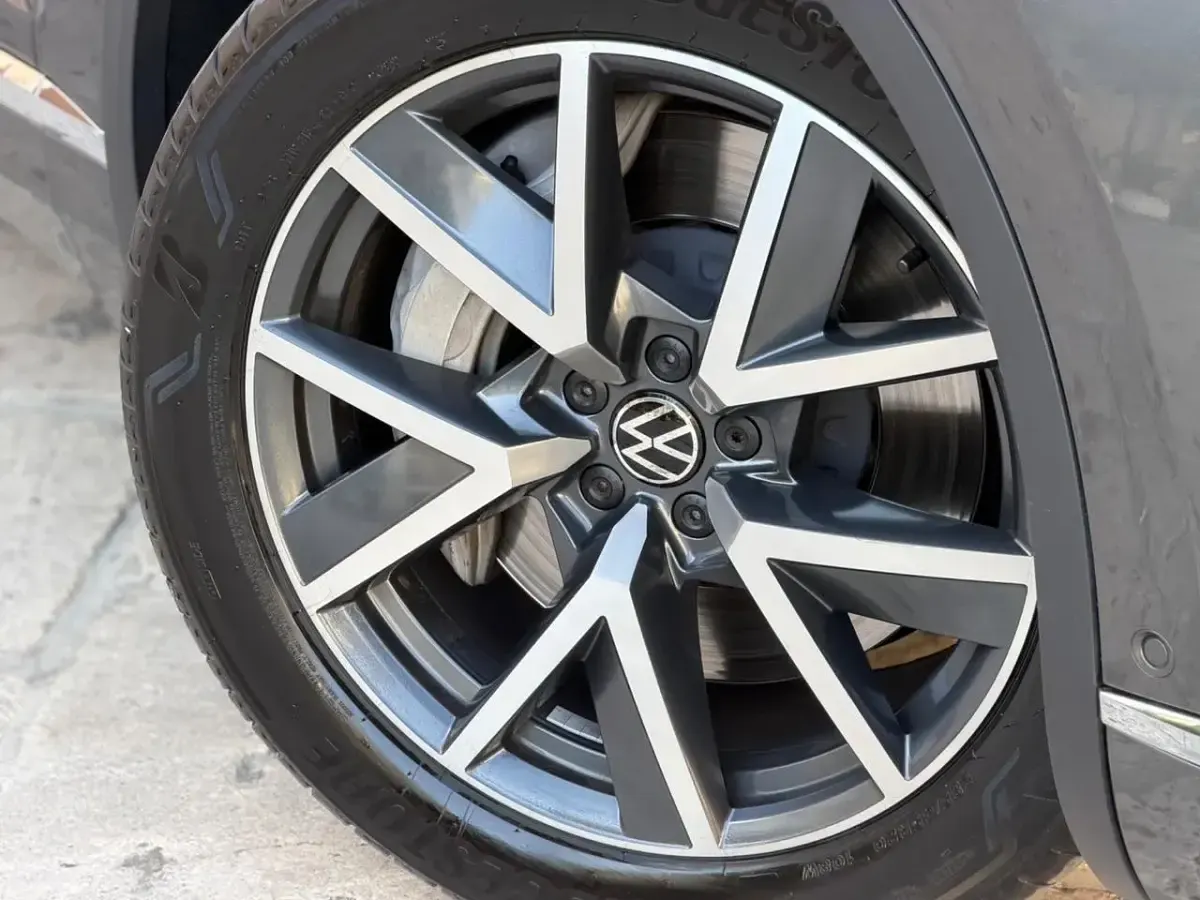Usata VW Touareg 339 CV (249 kW) 2021 Grigio SUV