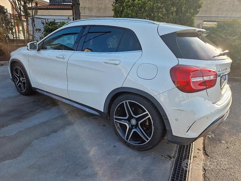 Usata Mercedes GLA220 Premium 170 CV (125 kW) 2015 Bianco SUV