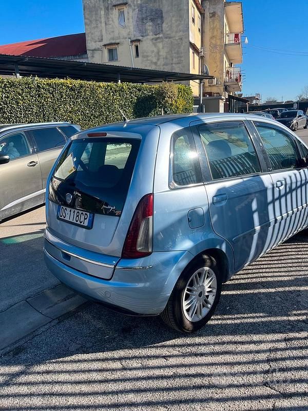 Usata Lancia Musa 90 CV (66 kW) 2009 Blu Monovolume