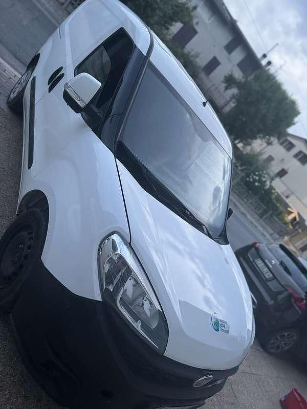 Usata Fiat Doblò Active 95 CV (69 kW) 2017 Bianco Monovolume