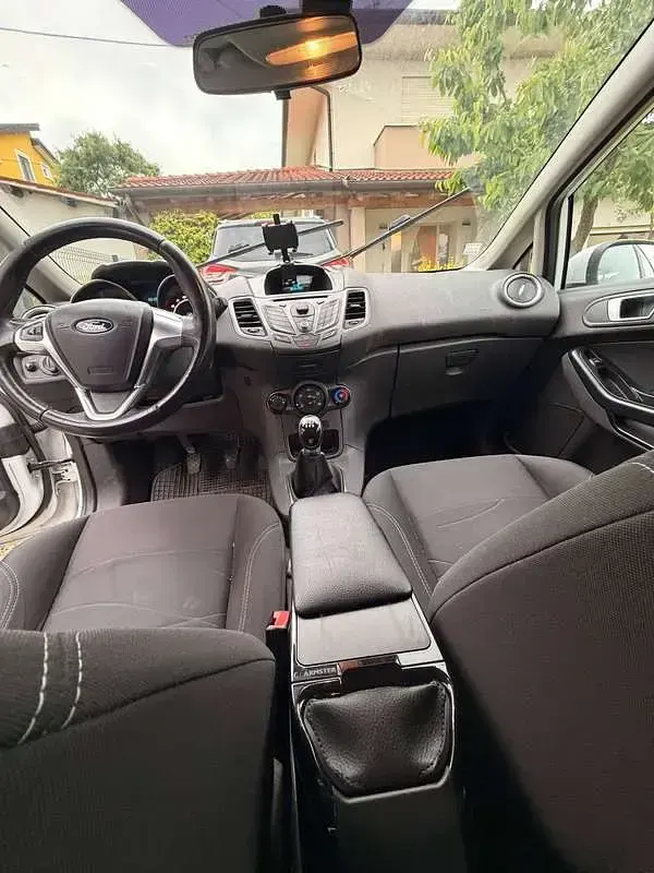 Usado Ford Fiesta 75 HP (55 kW) 2015 Branco Citadino