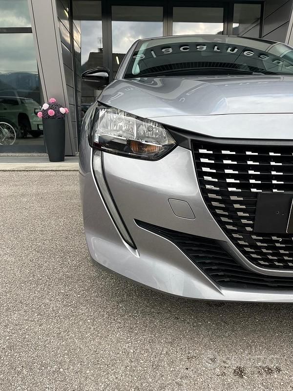 Usata Peugeot 208 Active 101 CV (74 kW) 2022 Grigio Utilitaria
