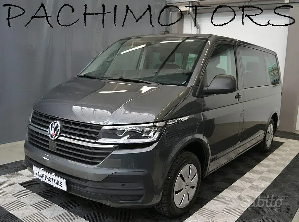 Usata VW Multivan Trendline 150 CV (110 kW) 2020 Grigio Monovolume