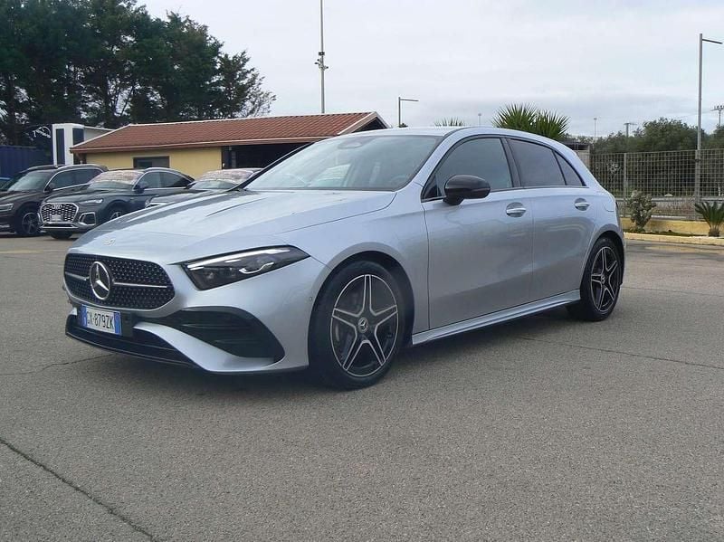Usata Mercedes A180 AMG Line Premium 116 CV (85 kW) 2025 Argento Berlina