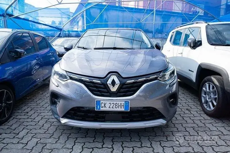 Usata Renault Captur Zen 101 CV (74 kW) 2022 Grigio SUV