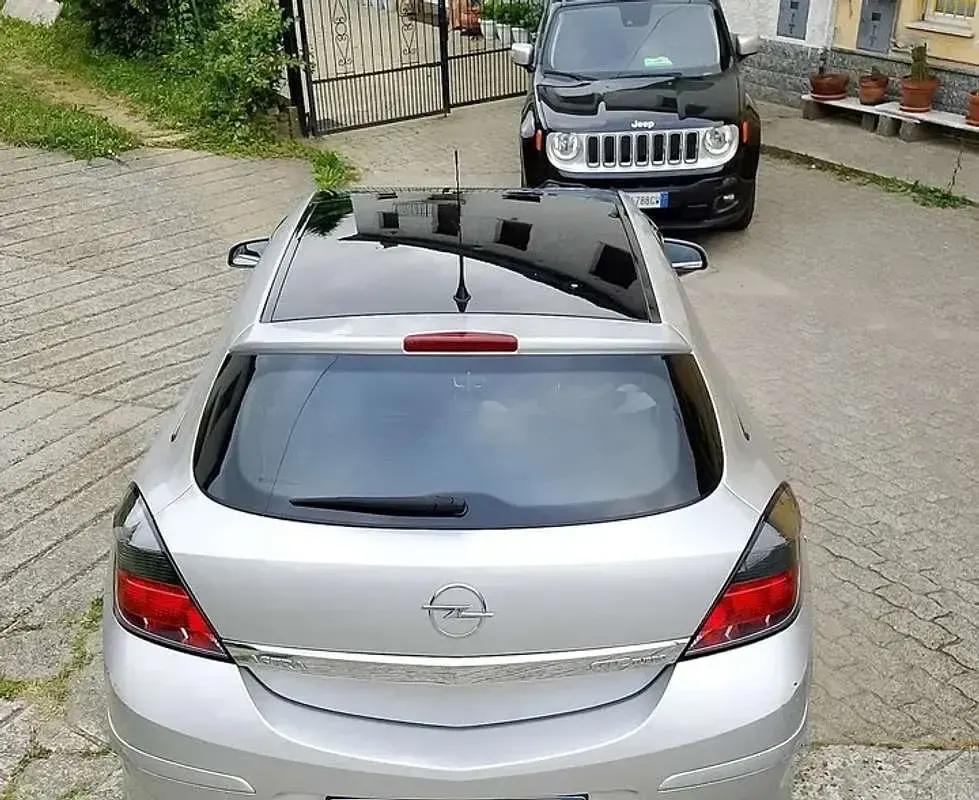 Usata Opel Astra GTC 179 CV (131 kW) 2009
