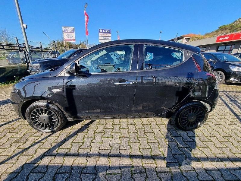 Usata Lancia Ypsilon Silver 69 CV (50 kW) 2022 Nero Utilitaria