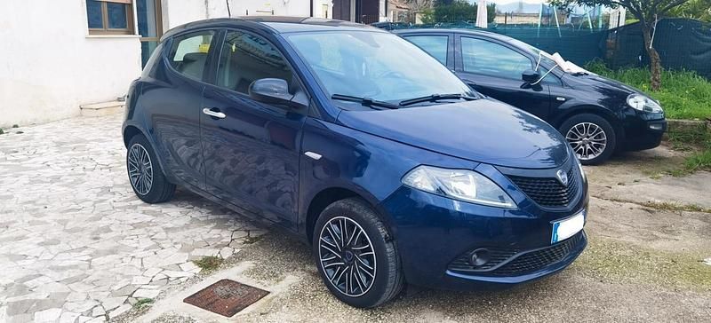 Usata Lancia Ypsilon S 69 CV (50 kW) 2022 Blu Utilitaria