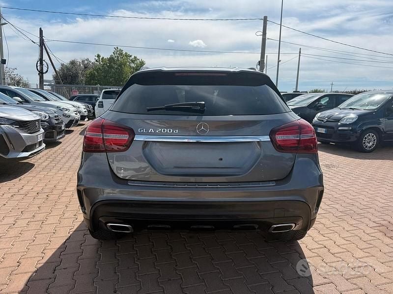 Usata Mercedes GLA200 Business 136 CV (100 kW) 2018 Grigio SUV