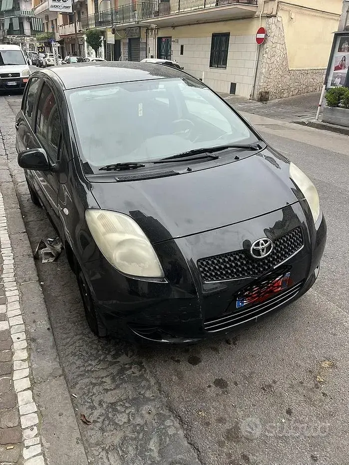 Begagnad Toyota Yaris 75 HK (55 kW) 2006 Svart Halvkombi