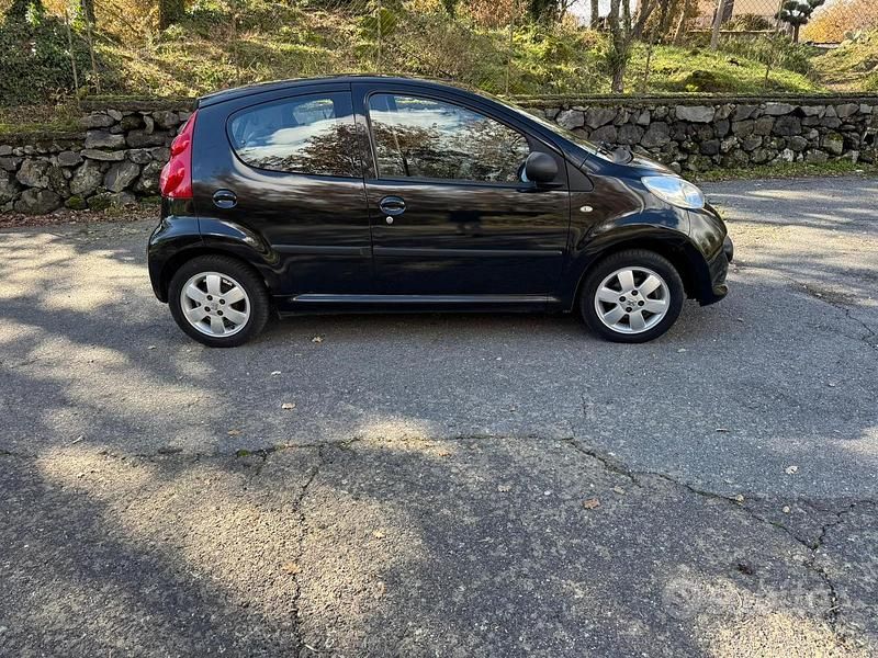 Usata Peugeot 107 68 CV (50 kW) 2008 Nero Utilitaria