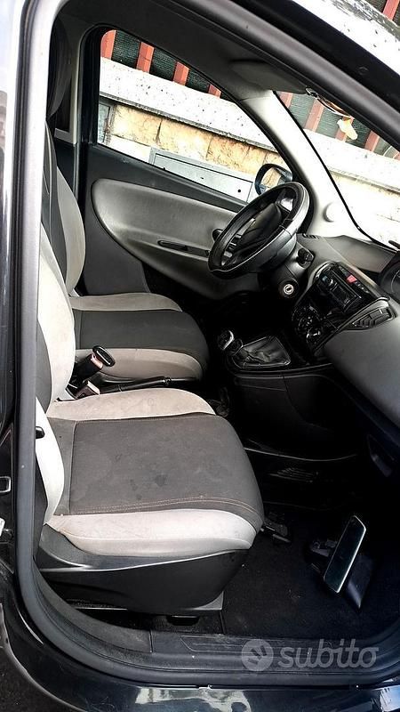 Usata Lancia Ypsilon 69 CV (50 kW) 2013 Nero Utilitaria
