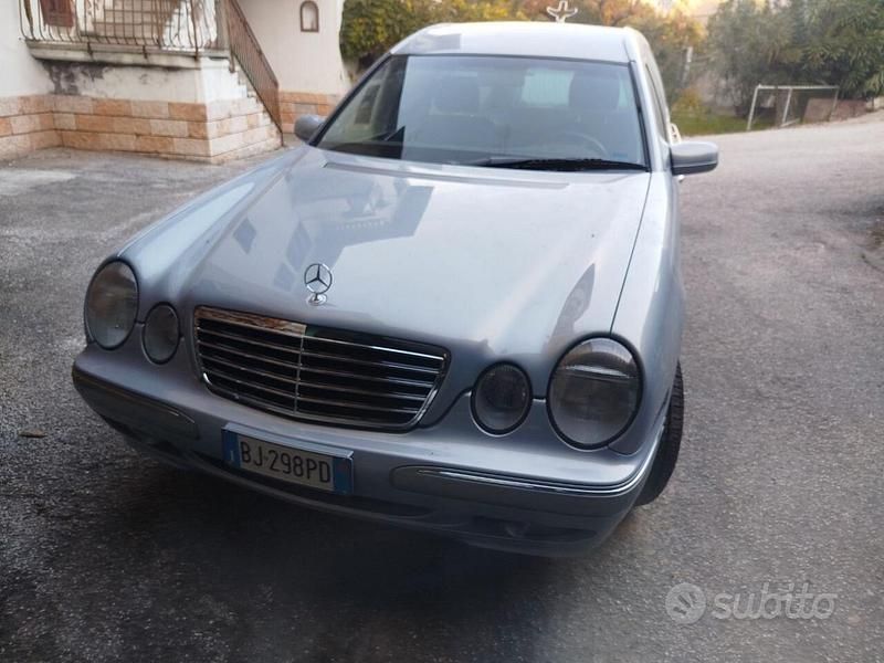 Usata Mercedes E270 Avantgarde 170 CV (125 kW) 2000 Grigio Station wagon
