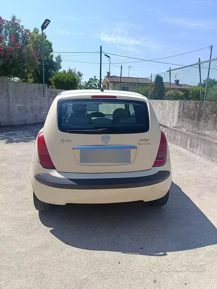 Usata Lancia Ypsilon 69 CV (50 kW) 2004 Utilitaria