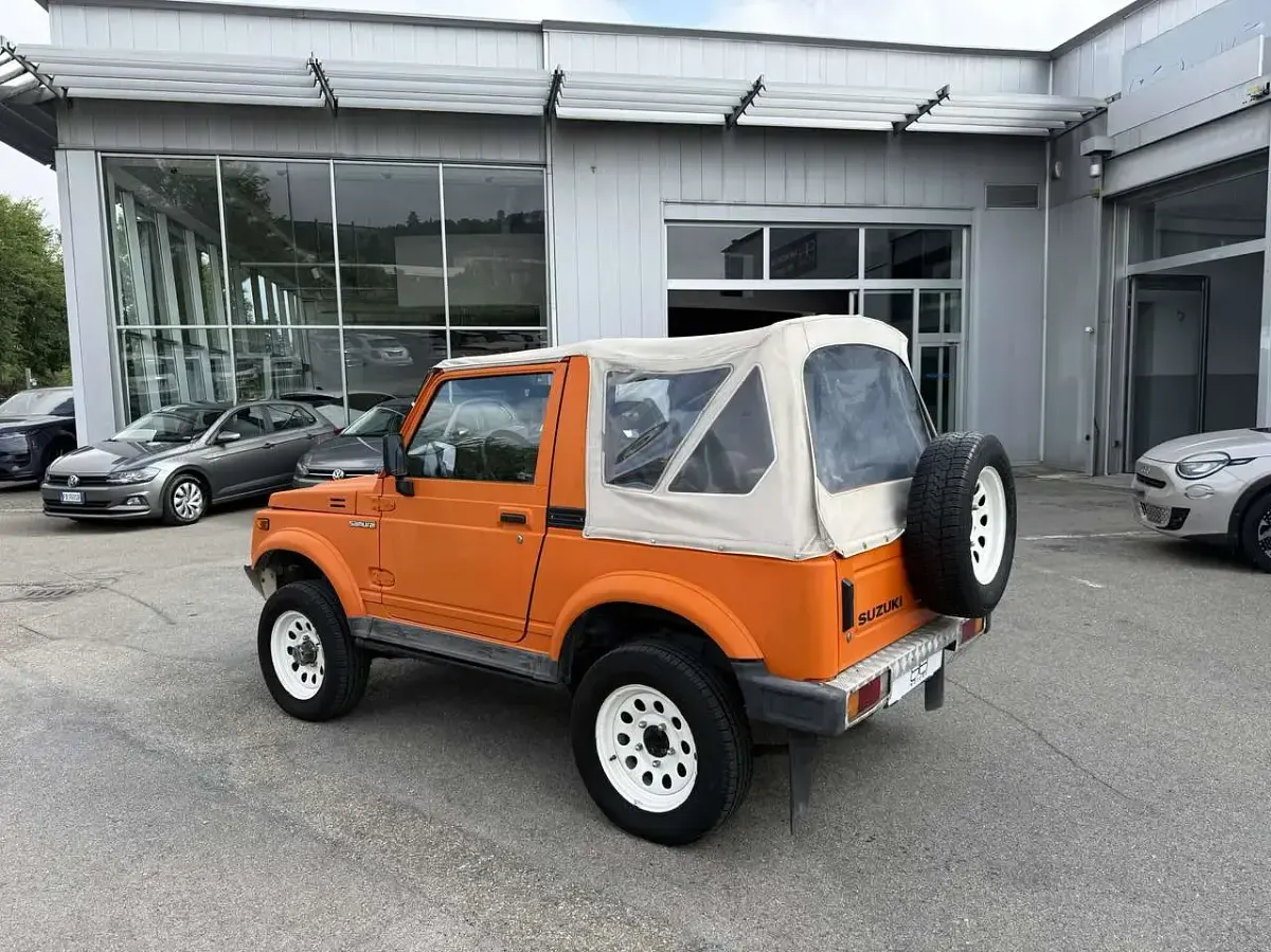 Usata Suzuki Samurai 64 CV (47 kW) 1990 Arancione SUV