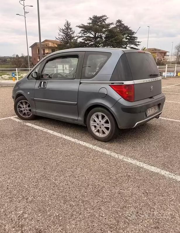 Usata Peugeot 1007 68 CV (50 kW) 2005 Grigio Monovolume