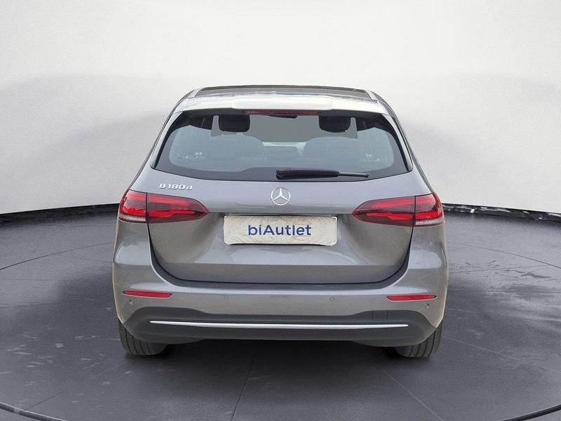 Usata Mercedes B180 116 CV (85 kW) 2022 Grigio Monovolume