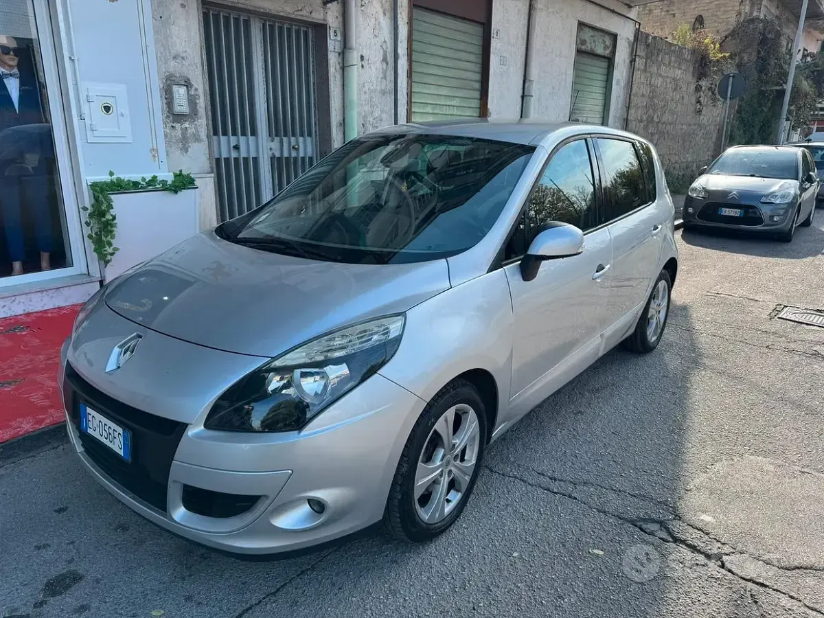 Usata Renault Scénic III 120 CV (88 kW) 2011 Grigio Monovolume