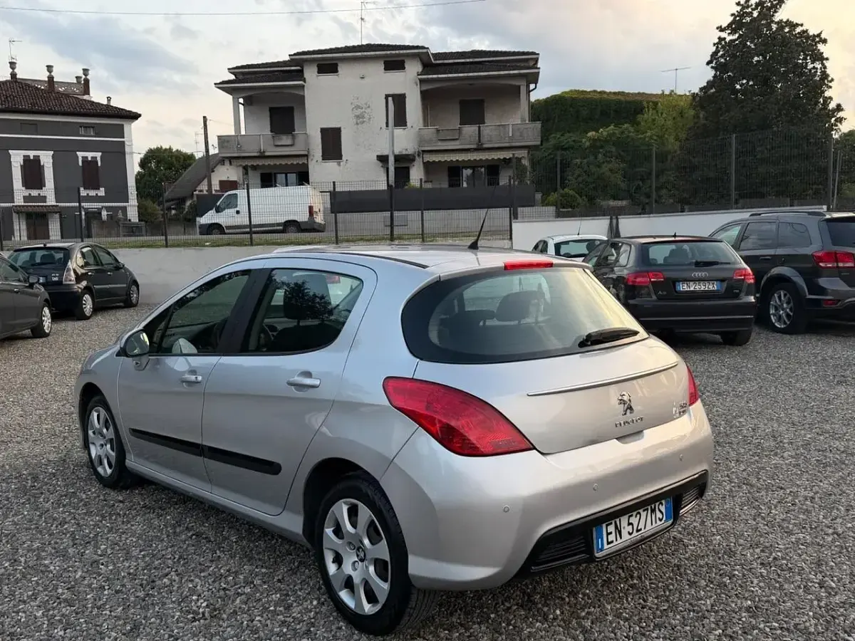 Usata Peugeot 308 Access 112 CV (82 kW) 2012 Argento Berlina