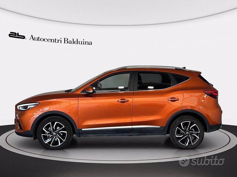 Usata MG ZS Luxury 106 CV (77 kW) 2023 Arancione met Berlina