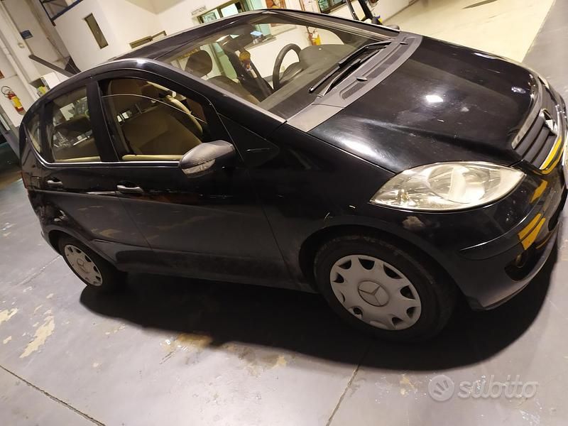 Nero Usata 2005 Mercedes A150 Due volumi | 3300 € - Immagine 1/4