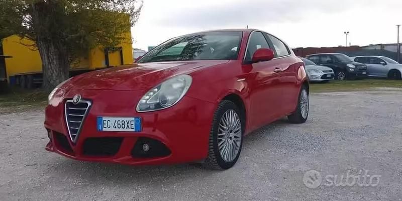 Usata Alfa Romeo Giulietta Exclusive 169 CV (124 kW) 2011 Rosso Utilitaria