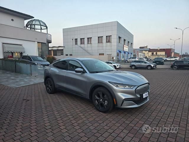 Usata Ford Mustang Mach-E Standard Range 197 kW (269 CV) 2022 Argento SUV