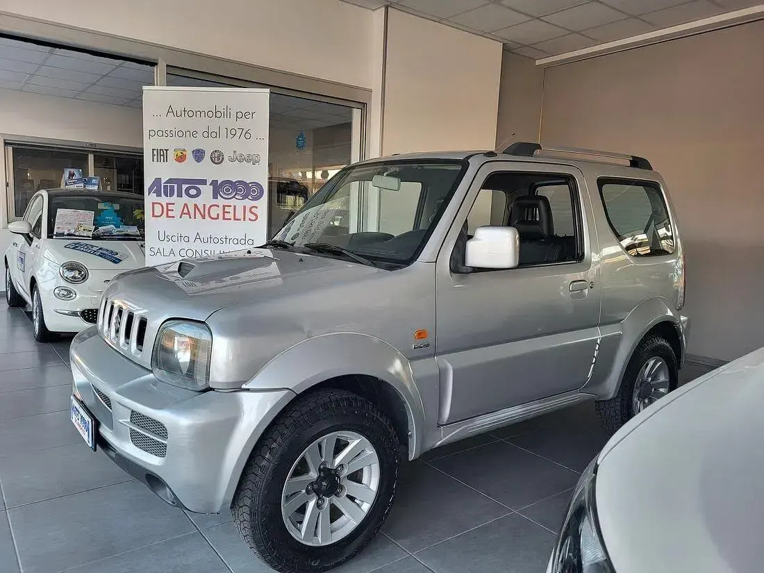 Usata Suzuki Jimny 86 CV (63 kW) 2009 Argento SUV