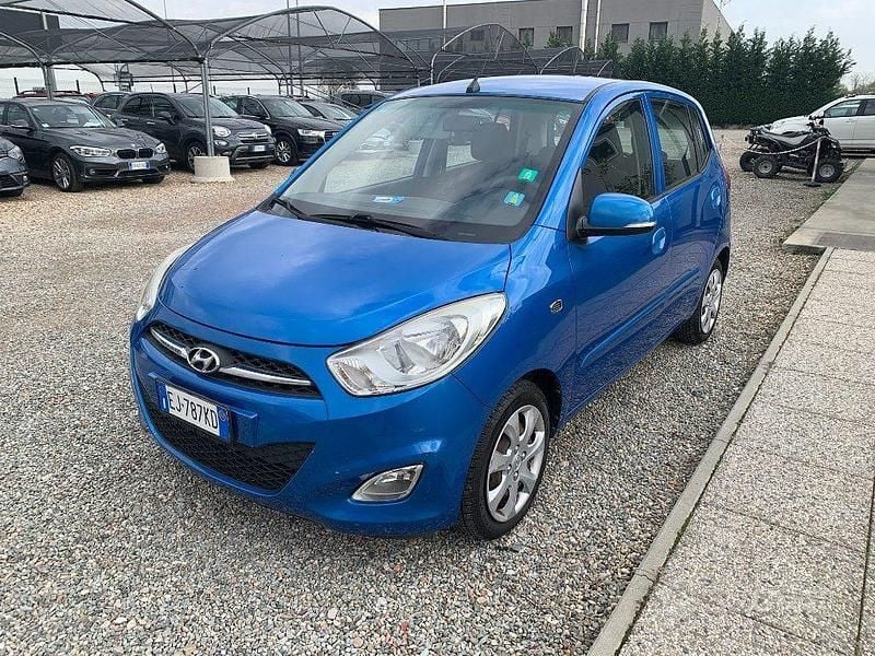 Blu Usata 2011 Hyundai i10 Due volumi | 3900 € (Buon prezzo) - Immagine 1/4