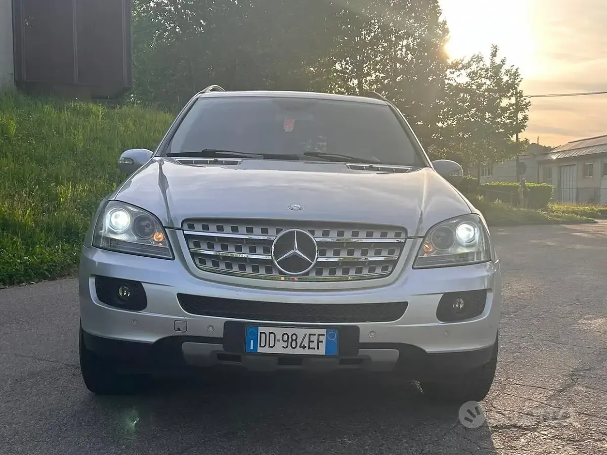 Usata Mercedes ML320 224 CV (164 kW) 2006 Grigio SUV