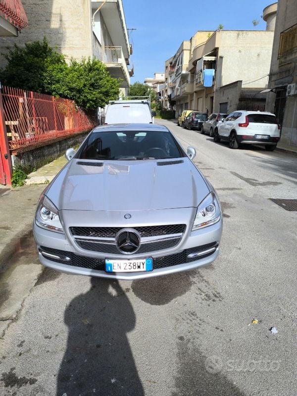 Grigio Usata 2012 Mercedes SLK200 Cabrio | 19.500 € (Buon prezzo) - Immagine 1/4