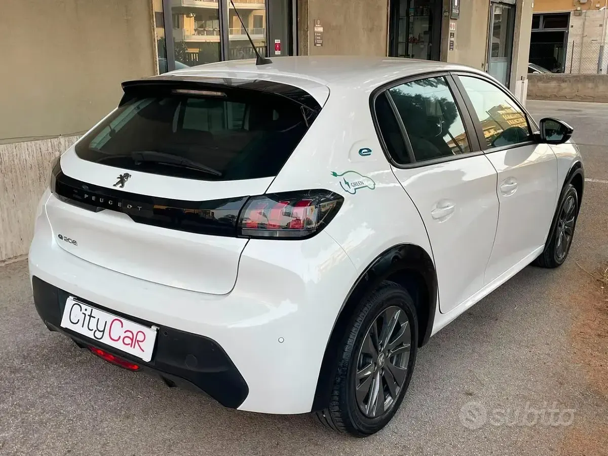 Usata Peugeot 208 Active 56 kW (77 CV) 2022 Bianco Utilitaria