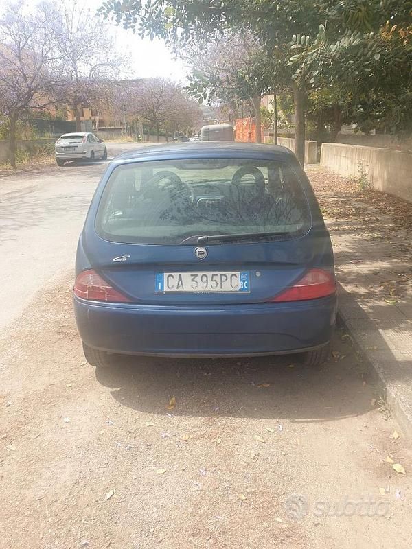 Usata Lancia Ypsilon 60 CV (44 kW) 2003 Blu Utilitaria